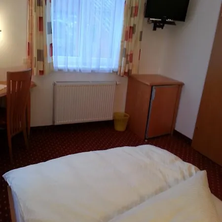 ガストホフ ツル ポスト ゲストハウス バート・ゴイーザーン